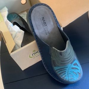 Size 37 (7) NAOT shoes